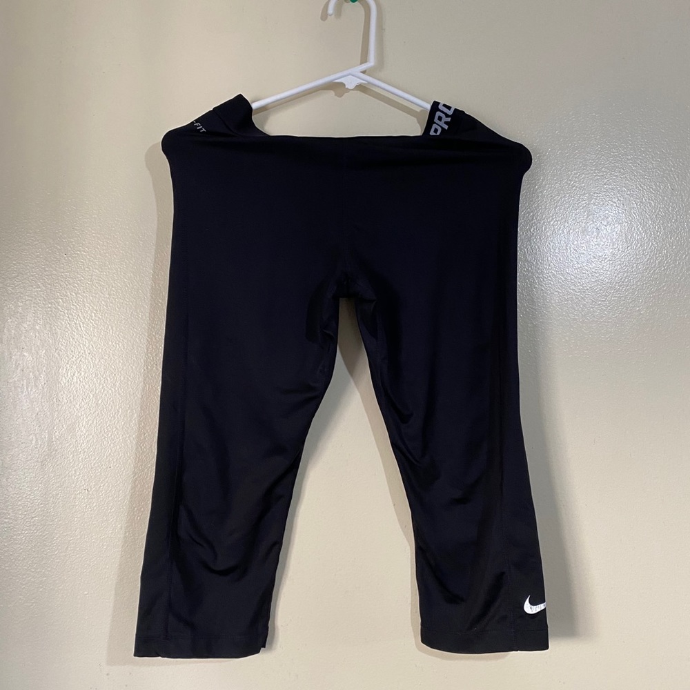 Women’s Medium - Black Nike Pro